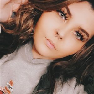 Meet your Posher, Cassandra